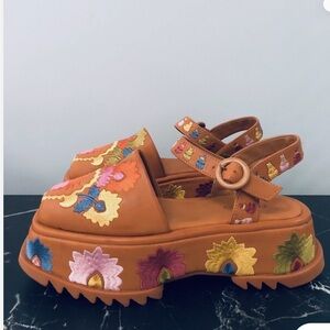 FARM RIO Antwerp Closed Toe Floral Embroidered Platform Sandals *US Size 8